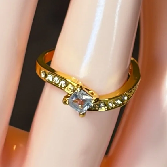 Classic & Stylish Luxurious Square Synthetic Zirconia Ring. - Picture 6 of 7